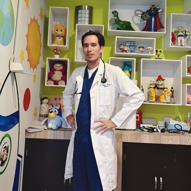 Alfonso Zamora Ustaran, Pediatra Puebla