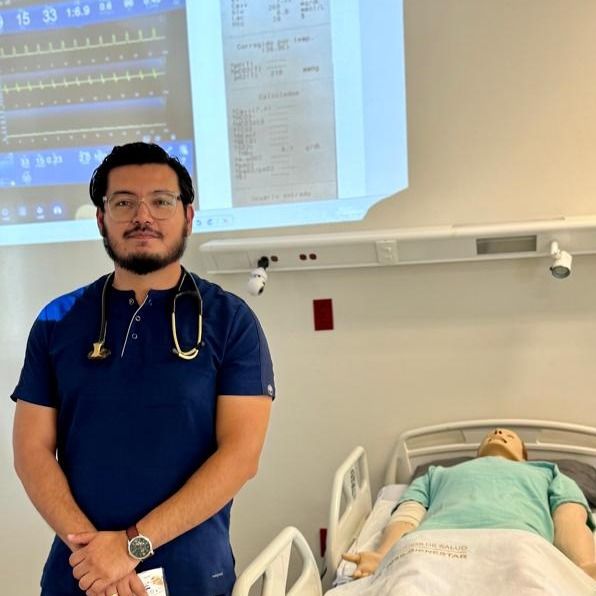 David Mérida Díaz, Especialista en Medicina Crítica y Terapia Intensiva Yucatan