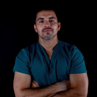 Ampliar imagen: Octavio Espinosa, Cirujano maxilofacial Uruapan