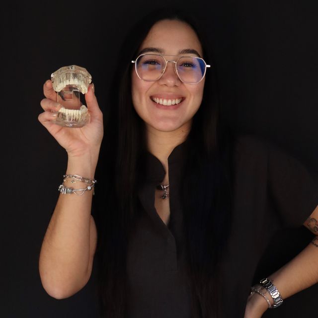 Dianela Vazquez Ortega , Dentista - Odontólogo Mérida
