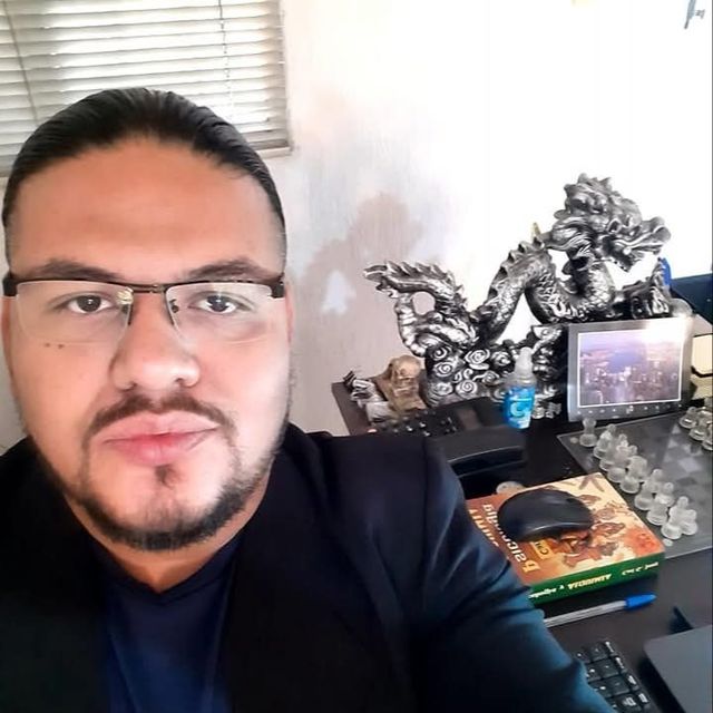 Eduardo Moreno, Psicólogo León