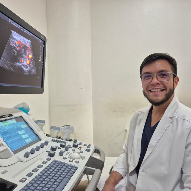 Miguel Alekxander Pérez Lira, Médico general Cancun