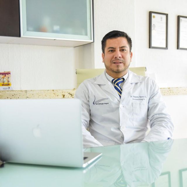 Roberto Narro Llorente, Dermatólogo Cancun
