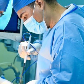 Ampliar imagen: Juan Francisco Valdez Hashimoto, Cirujano general Cancun