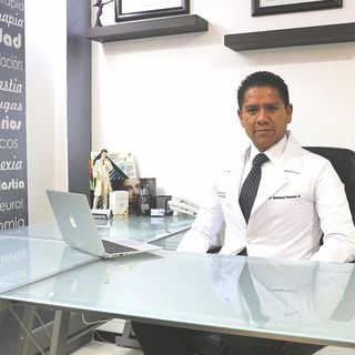 Ampliar imagen: Emmanuel Mendoza Hernández, Especialista en Obesidad y Delgadez Pachuca