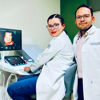 Ampliar imagen: Luis Alberto Aguilar Fong, Ginecólogo Uruapan