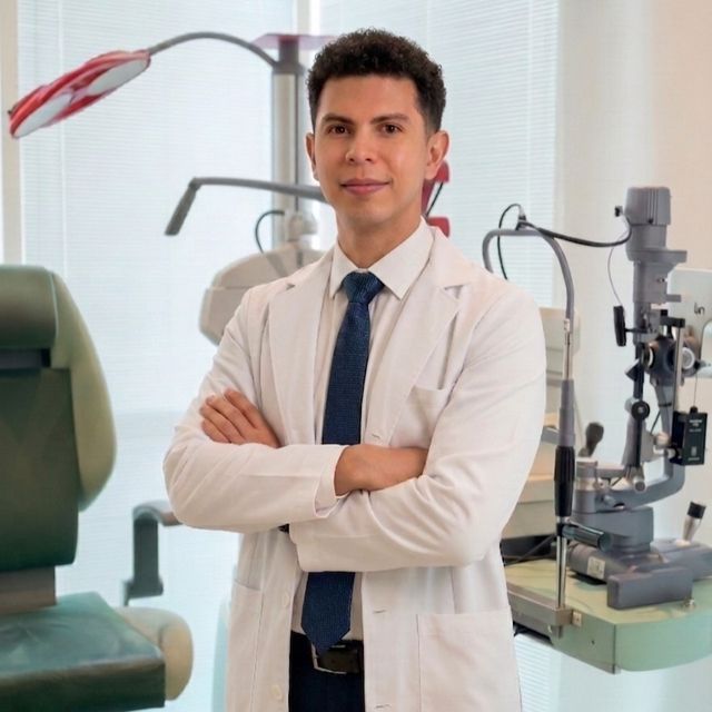 Sebastian Martínez Flores, Oftalmólogo Guadalajara