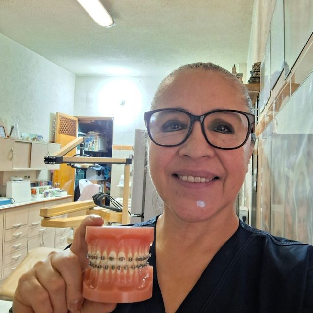 Esmeralda Martínez Maciel, Dentista - Odontólogo Tlalnepantla de Baz