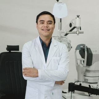 Ampliar imagen: Arturo Pedroza Galeana, Oftalmólogo Metepec