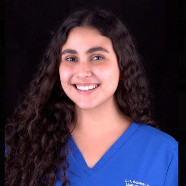 Adriana  González Alcocer , Dentista - Odontólogo Mérida