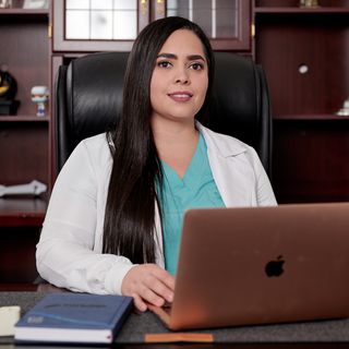 Sofía Alejandra Zubieta García, Urólogo Mérida