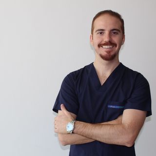 Ampliar imagen: Cristian Armando Torija Fonseca, Cirujano plástico León