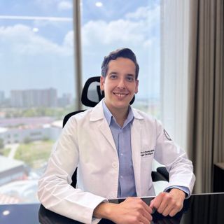 Ampliar imagen: Octavio Alejandro Fuentes Méndez, Urólogo Zapopan