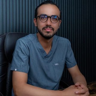 Ampliar imagen: Emmanuel Maciel Ramos, Neurocirujano Ciudad de México