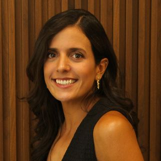 Alejandra Robles Salmán, Ginecólogo León