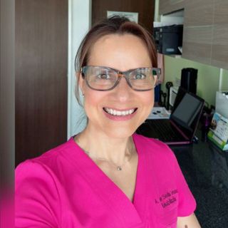 Ampliar imagen: Adriana Ever Sevilla Velasco, Dentista - Odontólogo Puebla