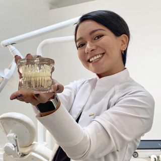 Ampliar imagen: Ana Sofia Leal Hernandez, Dentista - Odontólogo Monterrey