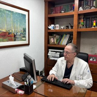 Dr. Luis Fernando Sanchez - Medal Alarcón