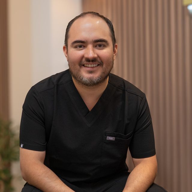 Roberto Acosta Flores, Ginecólogo Teocaltiche
