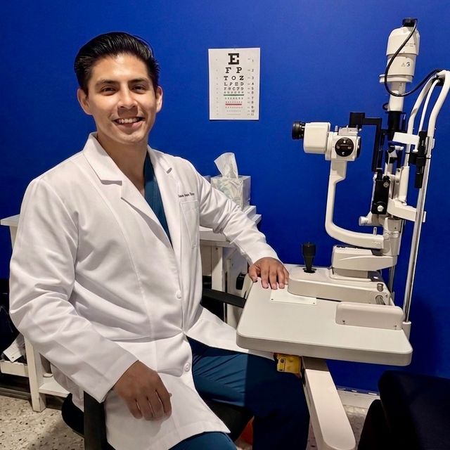 Emilio Tapia Garcia, Oftalmólogo Ciudad de México
