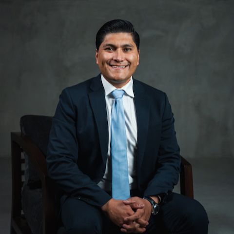 Pedro  Antonio Alvarado Bahena, Urólogo Puebla