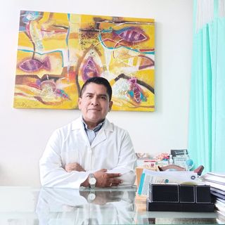 Ampliar imagen: César González Morales, Oncólogo médico Yucatan