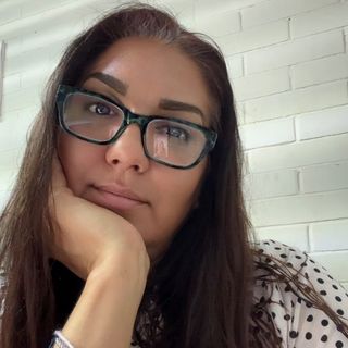 Mtra. Karla Flores Macias