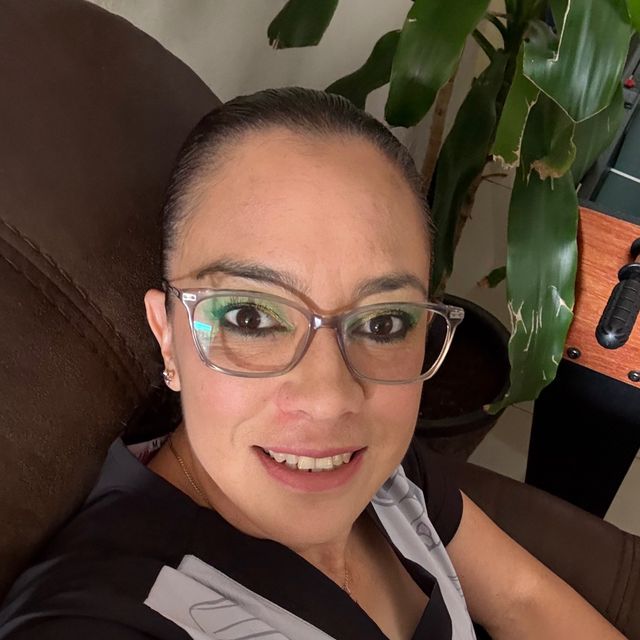 María Elena Martínez Silva, Ginecólogo Morelia