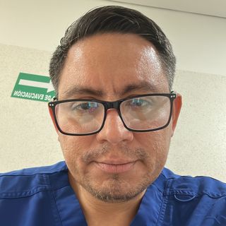 Ampliar imagen: Jorge Luis Guevara Moyano, Neurocirujano La Paz