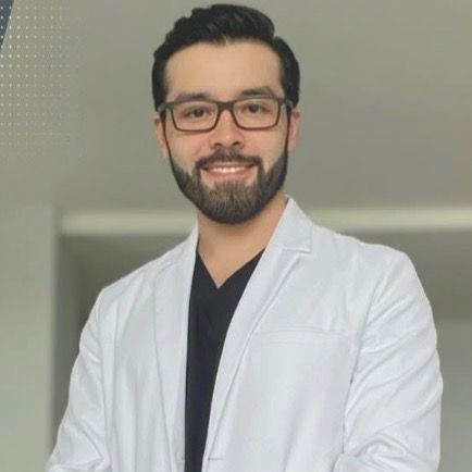 Eduardo Alvarado, Cirujano plástico San Pedro Garza Garcia