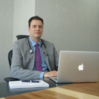 Ampliar imagen: Juan Carlos Gerala Quintana, Cirujano general Puebla