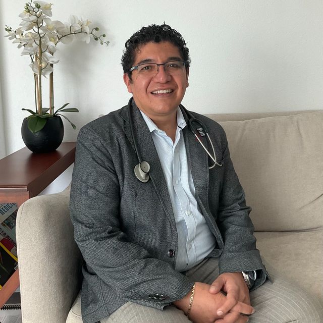 Angel Gómez Villanueva, Oncólogo médico Toluca