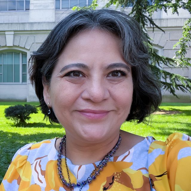 Irma Elvira Calderón Lozano, Gastroenterólogo Monterrey