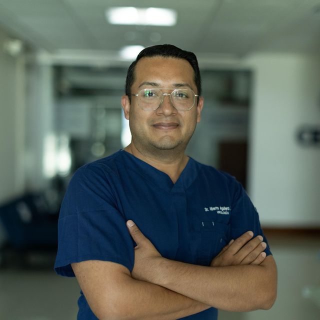 Alberto Aguilera, Urólogo Cancun