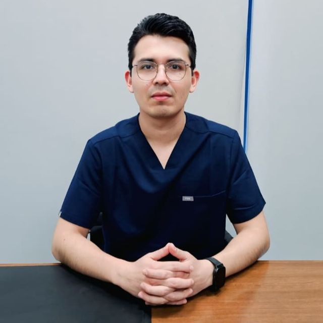 Carlos Armando Navarro Castañeda, Cirujano general Puebla