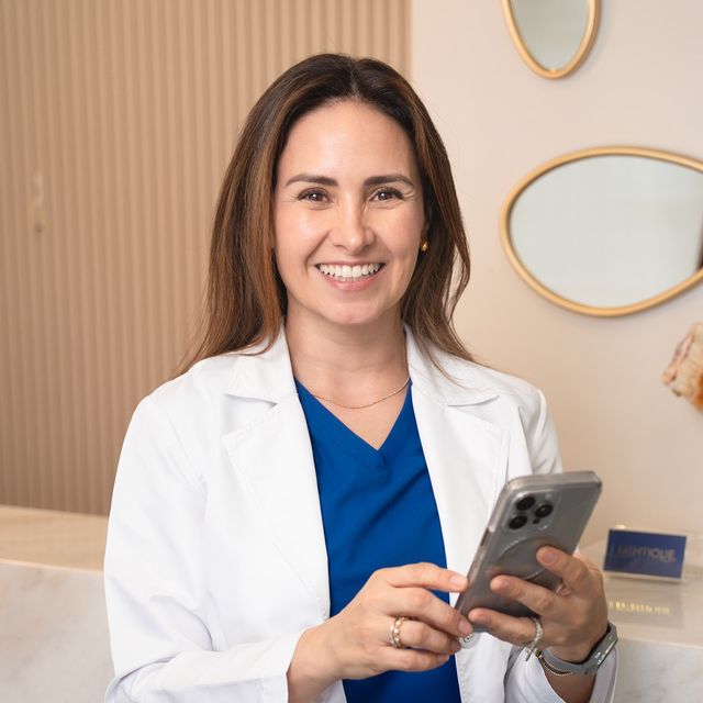 Adriana C Carrillo Castro, Dentista - Odontólogo Monterrey