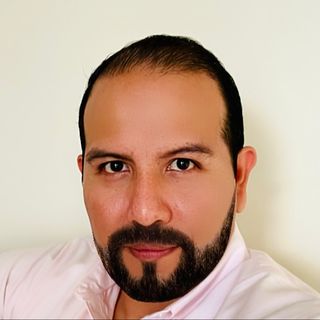 Ampliar imagen: Uzziel Eleazar Ríos Manzanilla, Psicólogo Cancun