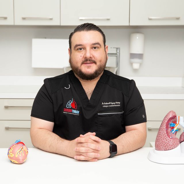 Xicotencatl Vasquez Jimenez, Cirujano cardiovascular y torácico Mexicali