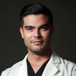 Ampliar imagen: Alejandro De Aguinaga Inurriaga, Dermatólogo Guadalajara