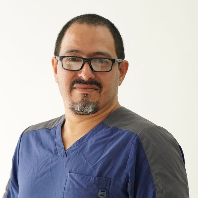 Gabriel Camarillo Gigola, Cirujano general Playa del Carmen