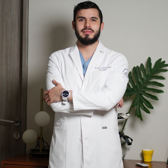 Juan Gerardo Alcaraz López, Neumólogo Guadalajara