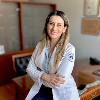 Ampliar imagen: Eunice Castellanos Pedroza, Nefrólogo León