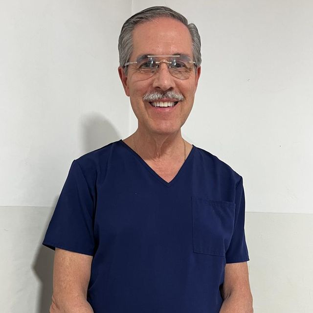 Fausto Eugenio González Garza, Dentista - Odontólogo Guadalajara