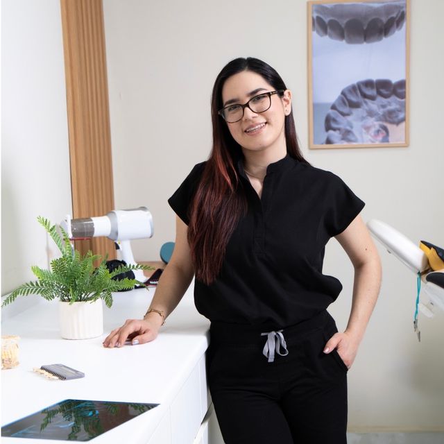 Dra. Adriana Vanesa Cuevas Gutierrez, Dentista - Odontólogo Ciudad de México
