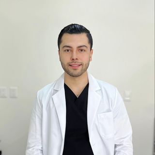 Ampliar imagen: Adrián Fernández Arzate, Médico general Guadalajara