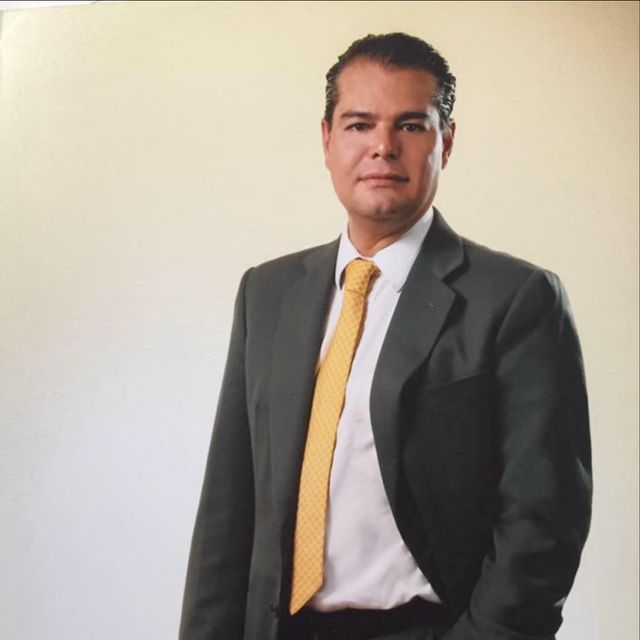 Marco Antonio Lezama Reus, Cirujano plástico Ciudad de México