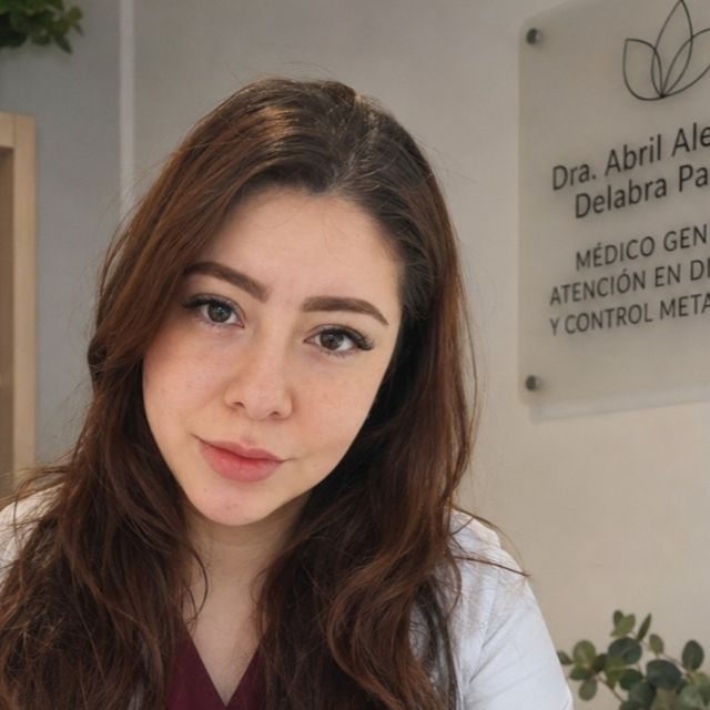 Abril Alejandra  Delabra Padilla , Médico general Tlalnepantla de Baz