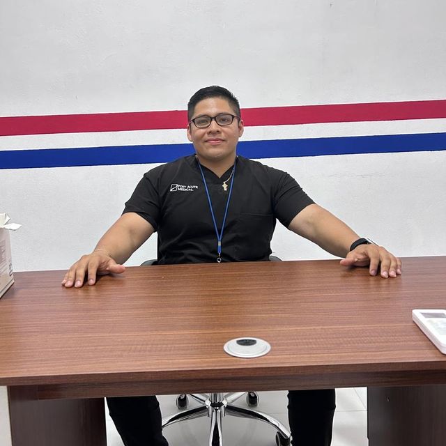 Jesús Raymundo  Caceres Interian , Médico general Ticul