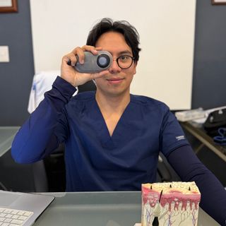 Ampliar imagen: Gustavo A. Silva Flores, Dermatólogo Celaya