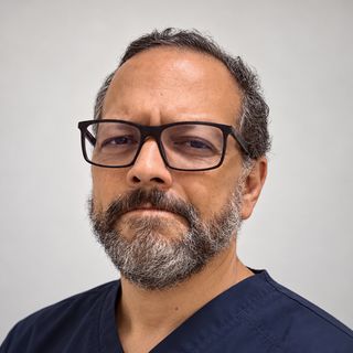 Dr. Mauricio Colores Vásquez